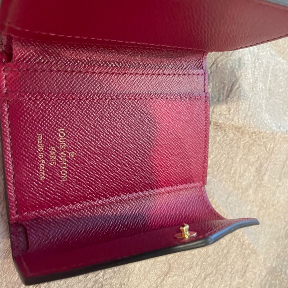 Louis Vuitton Zoe Wallet. - Picture 4 of 8